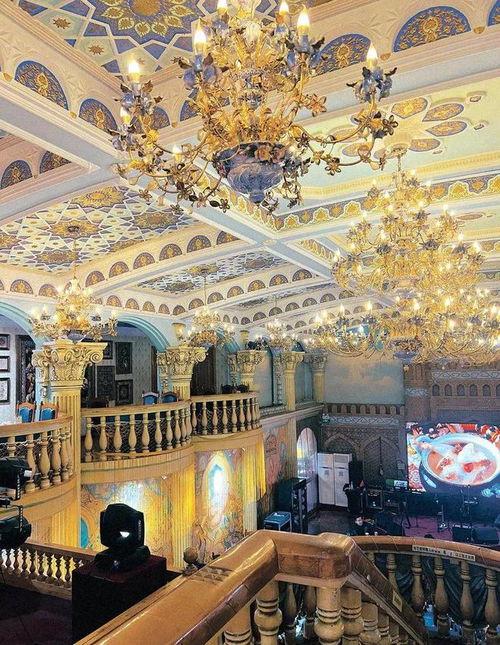 新疆人住宫殿娱乐吃瓜,一场别开生面的生活画卷